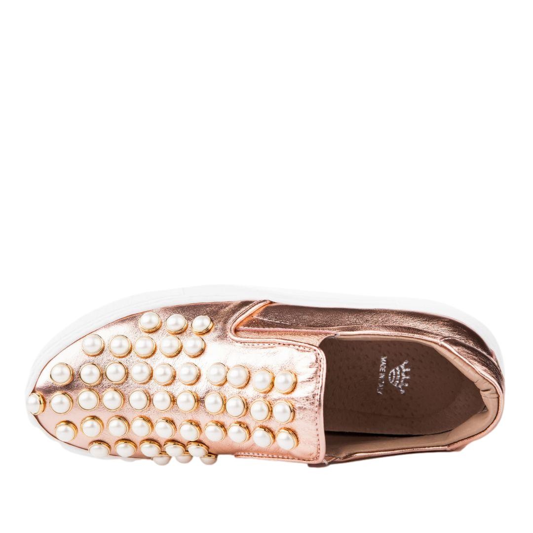 modne-sneakery-z-perełkami (2).jpeg